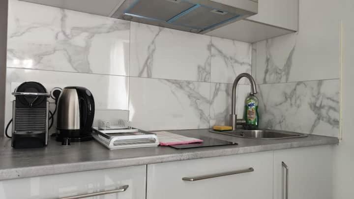 Chambre Privee Pour 4 Personnes En Banlieue Parisienne A บงดี ภายนอก รูปภาพ