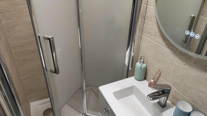 Chambre Privee Pour 4 Personnes En Banlieue Parisienne A บงดี ภายนอก รูปภาพ